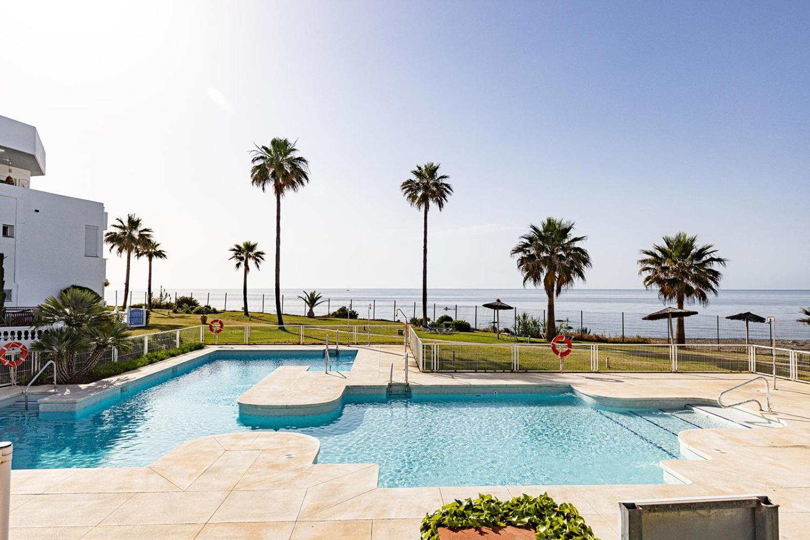 Sunrise Beach Front - Casares Del Mar Exterior foto