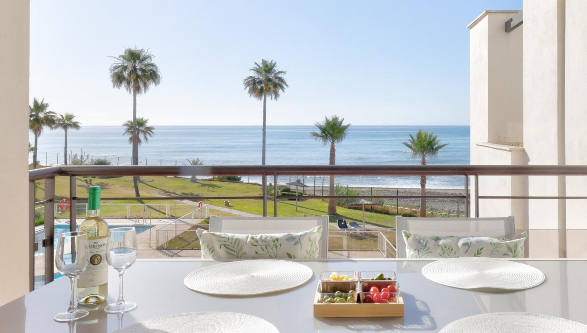 Sunrise Beach Front - Casares Del Mar Exterior foto