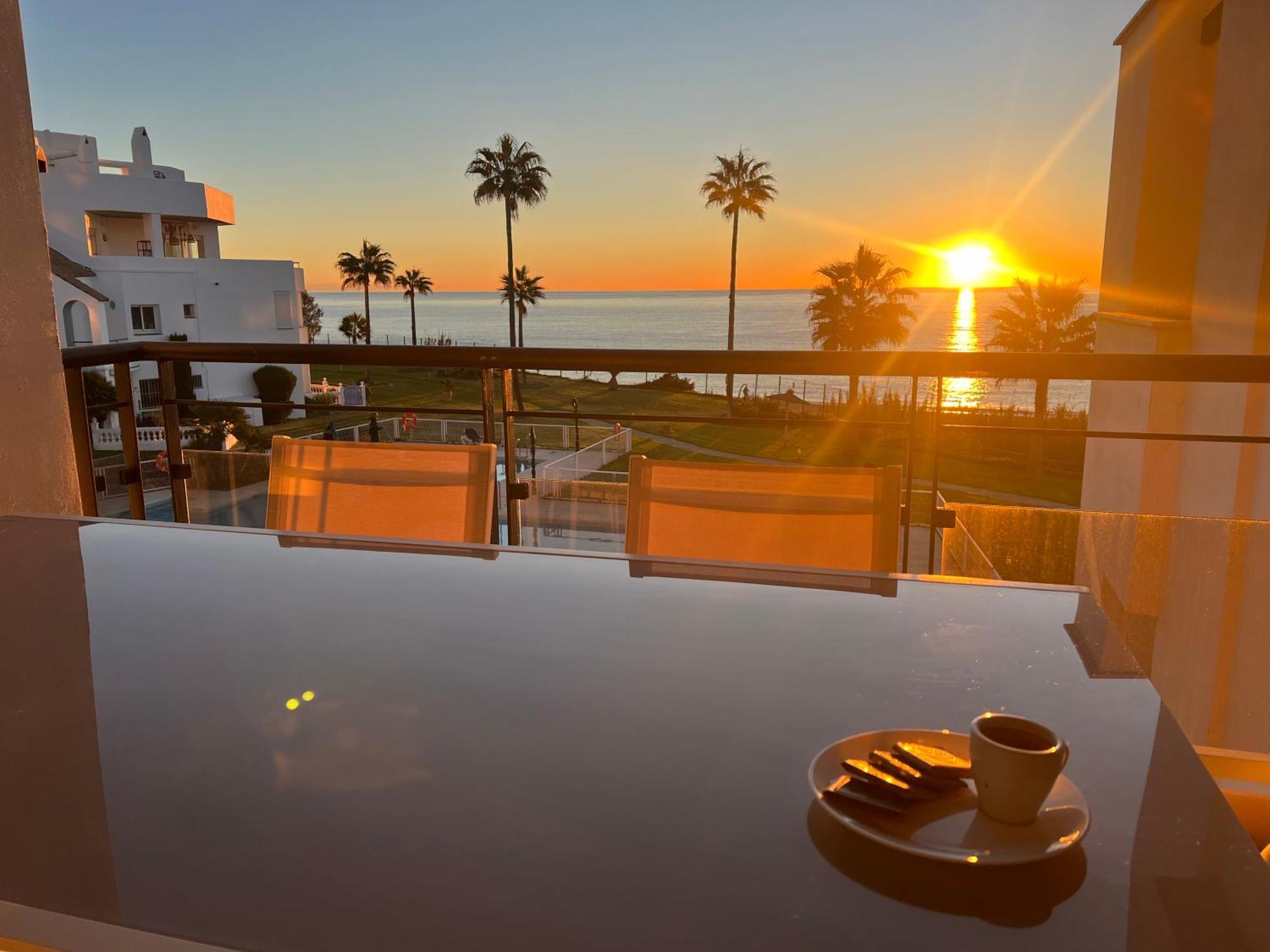 Sunrise Beach Front - Casares Del Mar Exterior foto