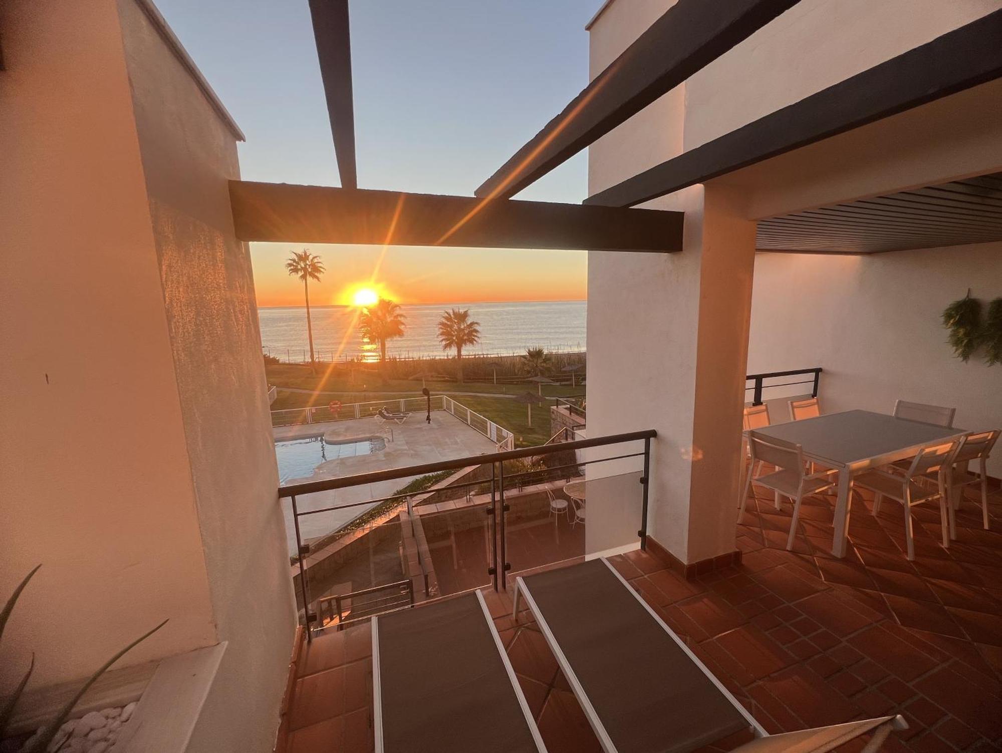 Sunrise Beach Front - Casares Del Mar Exterior foto